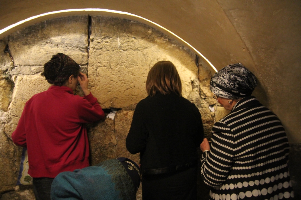 Rabbis tunnel women