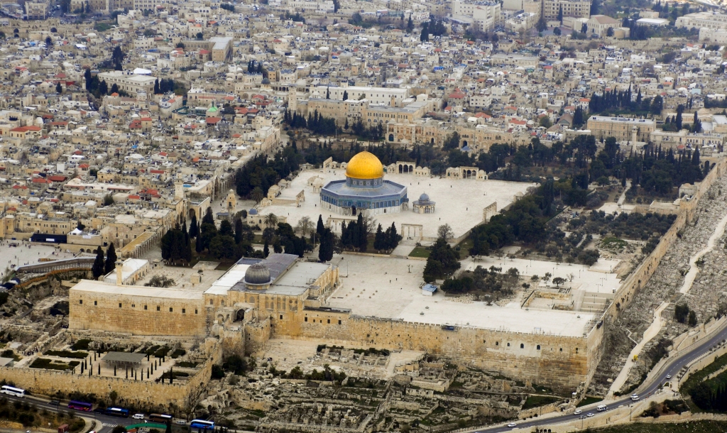Temple_Mount_(Aerial_view,_2007)_02
